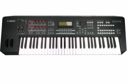 Yamaha MOXF 6 Synthesizer