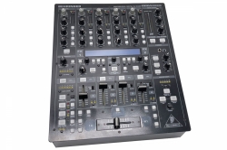 Behringer DDM 4000 DJ 